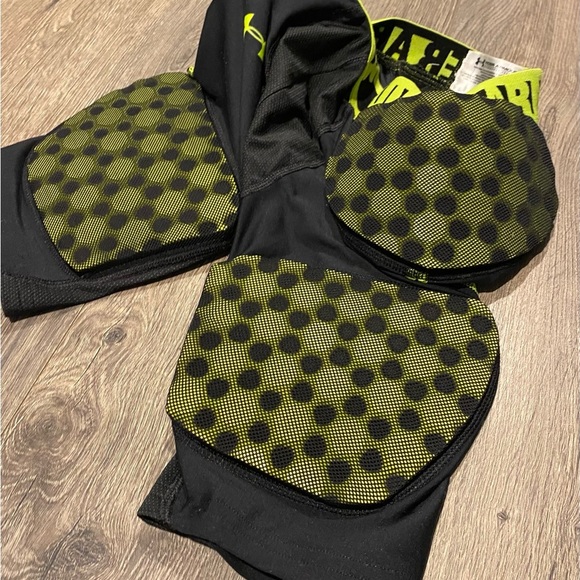Under Armour Football padded girdle size Youth medium gameday EUC black green UA - Picture 2 of 6